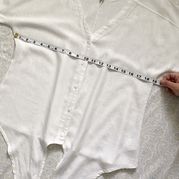 Como Vintage white summer v-neck top w/ front tie, rayon linen - Picture 4 of 9